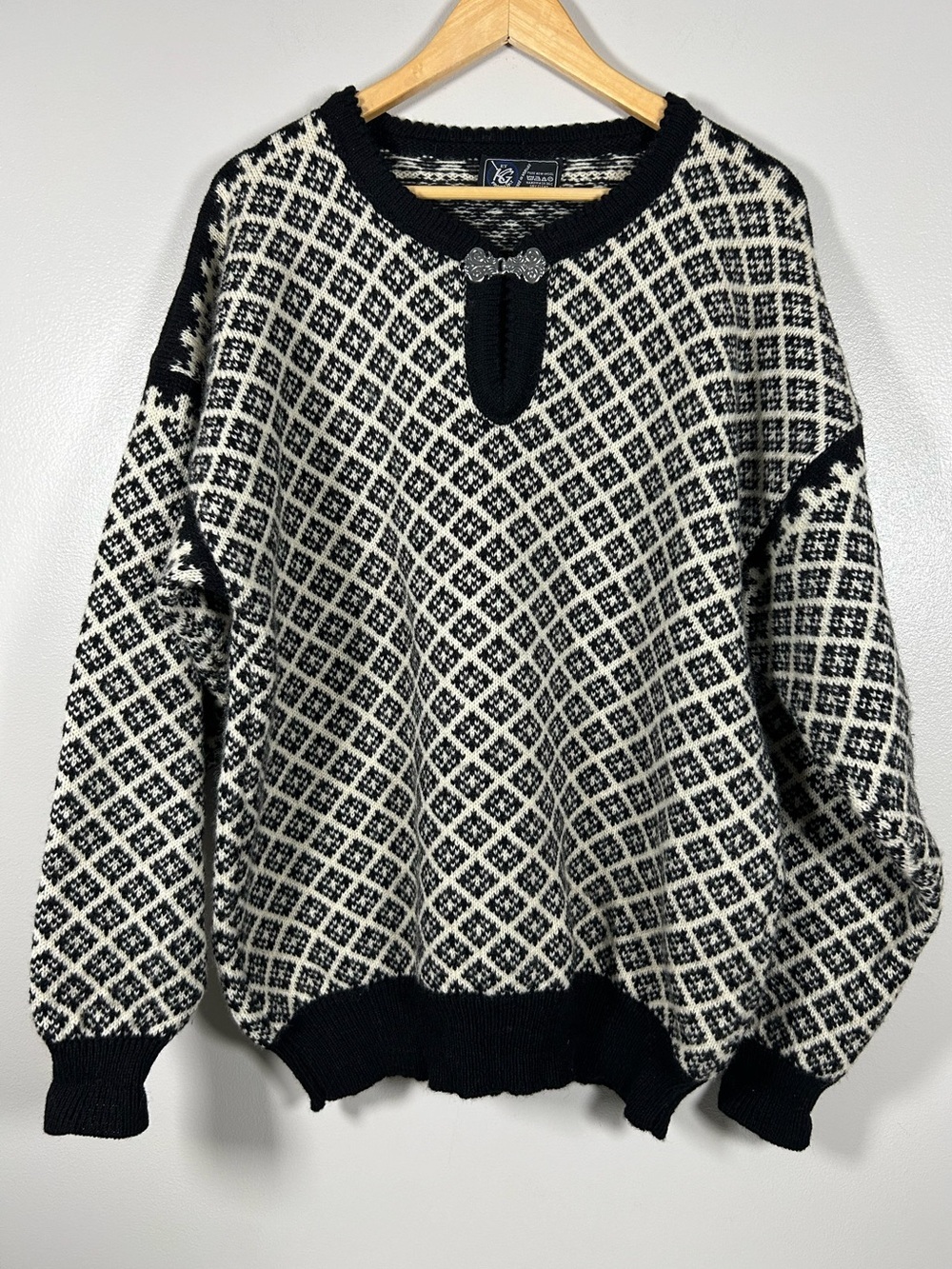 VTG Norwegian Pure Wool Knit Sweater Pewter Clasp Made in Norway Black Cream